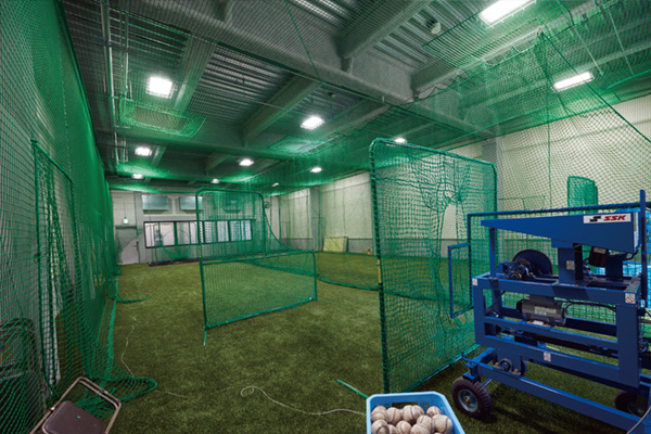 硬式野球部室内練習場 1F